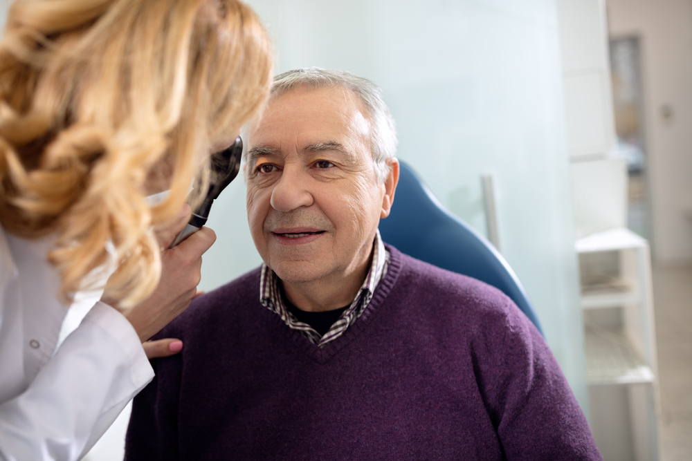 Man post cataract surgery do eye examination